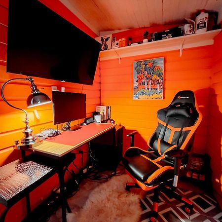 Giggling Creek Cottage - Bedjet! King Sized! Gazebo, 45 Acres, Arcades, Nintendo, More Henry Zewnętrze zdjęcie