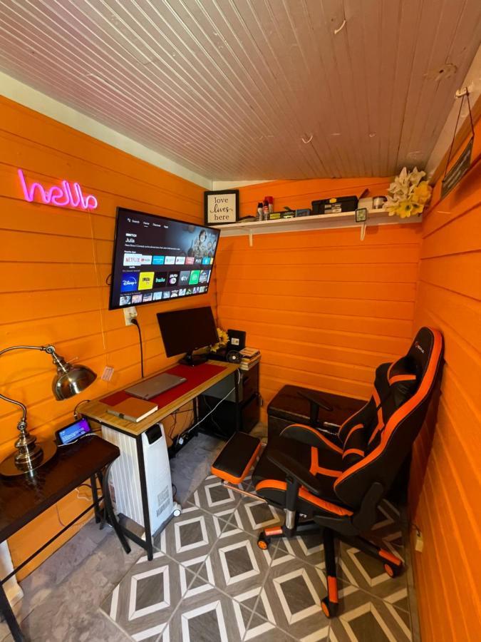 Giggling Creek Cottage - Bedjet! King Sized! Gazebo, 45 Acres, Arcades, Nintendo, More Henry Zewnętrze zdjęcie