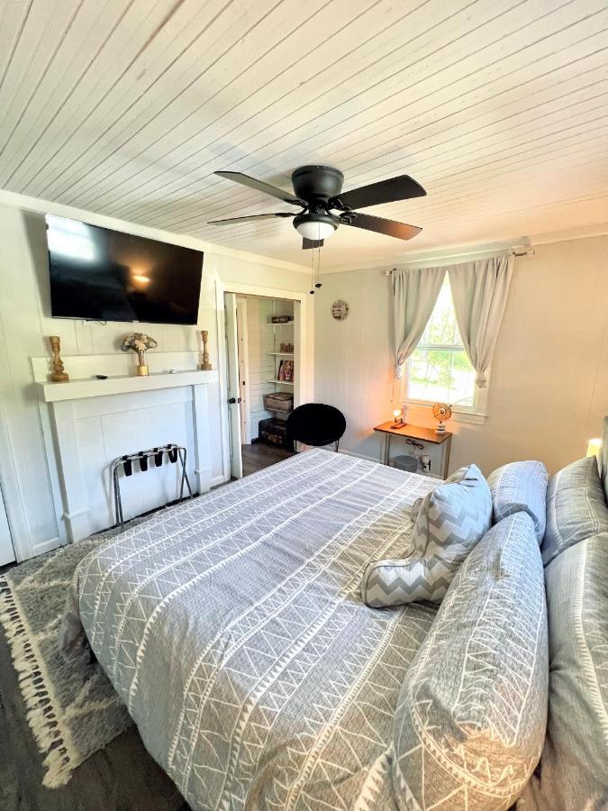 Giggling Creek Cottage - Bedjet! King Sized! Gazebo, 45 Acres, Arcades, Nintendo, More Henry Zewnętrze zdjęcie