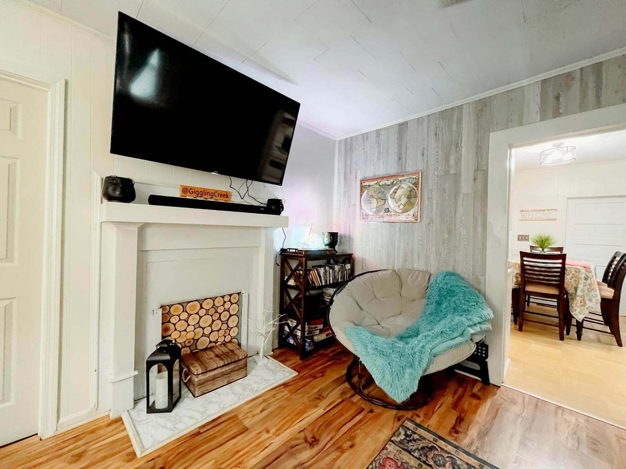 Giggling Creek Cottage - Bedjet! King Sized! Gazebo, 45 Acres, Arcades, Nintendo, More Henry Zewnętrze zdjęcie
