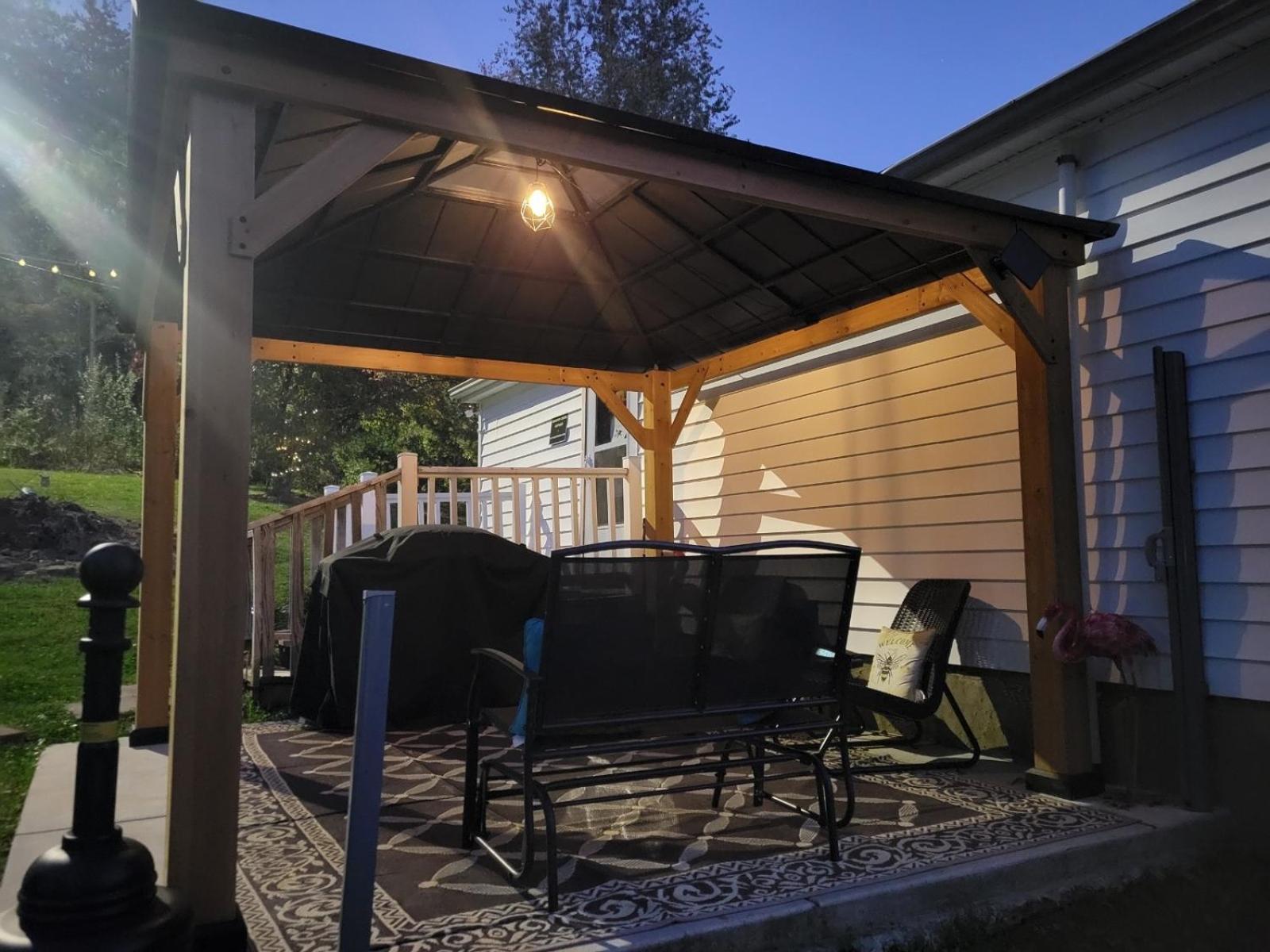 Giggling Creek Cottage - Bedjet! King Sized! Gazebo, 45 Acres, Arcades, Nintendo, More Henry Zewnętrze zdjęcie