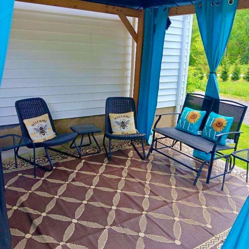 Giggling Creek Cottage - Bedjet! King Sized! Gazebo, 45 Acres, Arcades, Nintendo, More Henry Zewnętrze zdjęcie